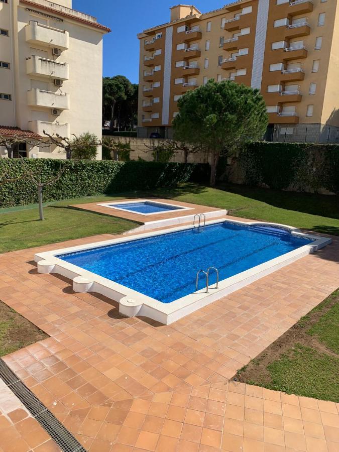 Cosy Apartment In L Escala, 7 Mins Walk To The Closest Beach, Riells L' Escala Bagian luar foto