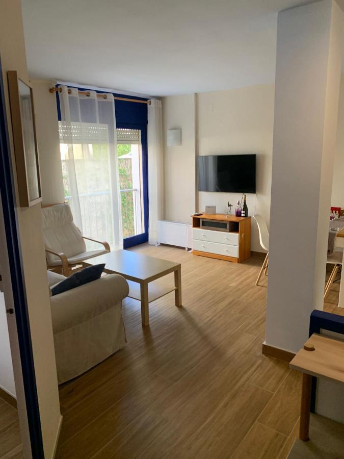 Cosy Apartment In L Escala, 7 Mins Walk To The Closest Beach, Riells L' Escala Bagian luar foto