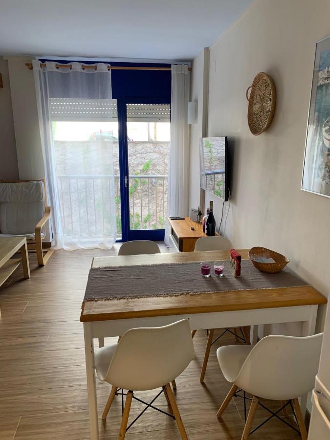 Cosy Apartment In L Escala, 7 Mins Walk To The Closest Beach, Riells L' Escala Bagian luar foto